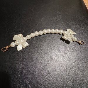 Elegant Pearl and Bow Bag chain